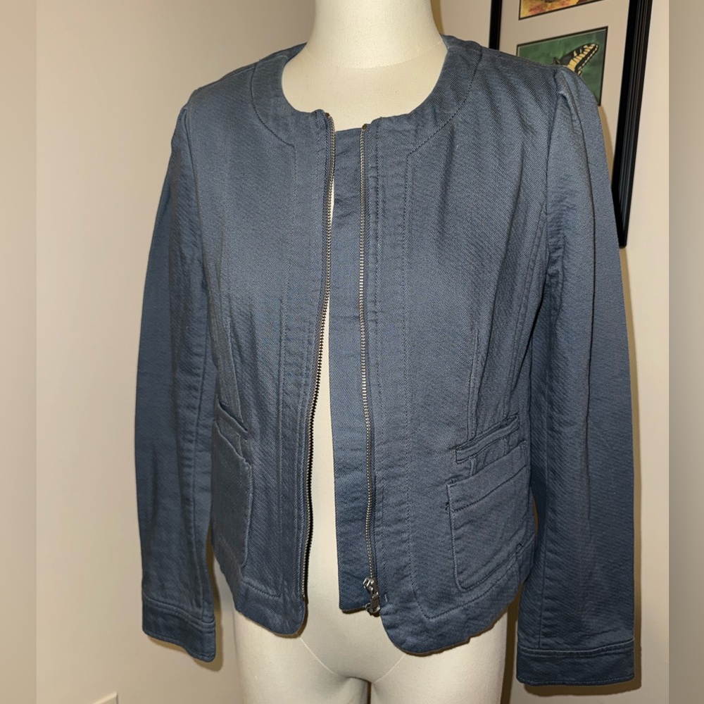 NWT LOFT Beautiful and soft dusty blue/gray zip Jacket Size 6